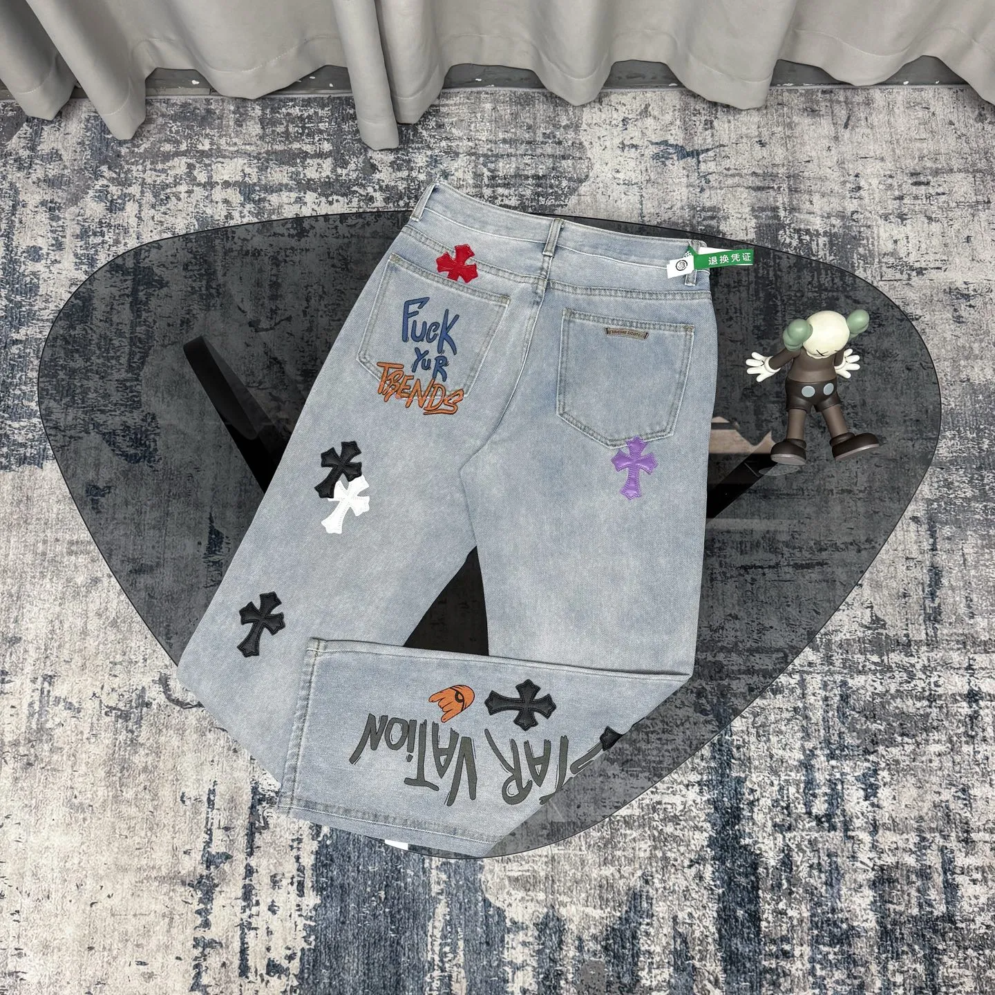 P250 Chrome Hearts | 25TX CH Chrome Hearts joint clown limited edition graffiti crocodile leather jeans. Very rare on the market. The 17 crosses on the entire pair of pants are made of three different materials (crocodile skin, lambskin, horse hair). The materials are all real materials. They are not comparable to ordinary styles. A great item to buy 🔥 Color: light blue Size: 28/30/32/34/36 Waist: 72/77/82/87/92 Sitting: 99/104/109/114/119 Pants length: 100/102/104/106/108